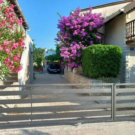 Familien Croatia 150m Restaurant Einkaufen *